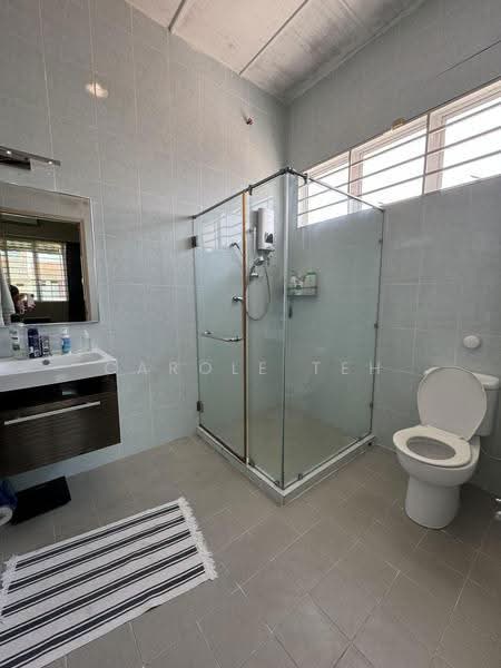 Semi-Detached House for Sale in Taman Overseas Union (Taman Oug) (Jalan Klang Lama (Old Klang Road)) - Carole Teh - Bathroom - PropertyGuru.com.my