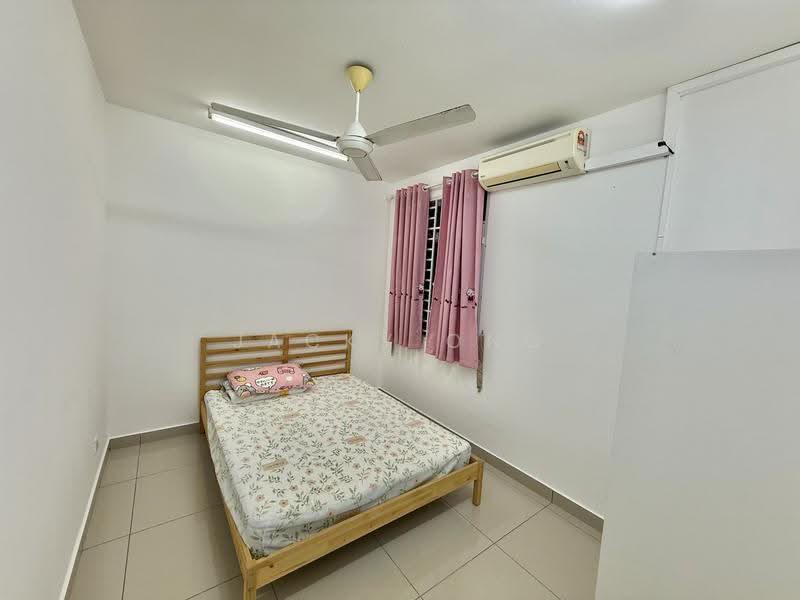 Kediaman Servis untuk Disewa di D'Ambience Residences (Pangsapuri Ikatan Flora) - Jacky Ong - Bedroom - PropertyGuru.com.my