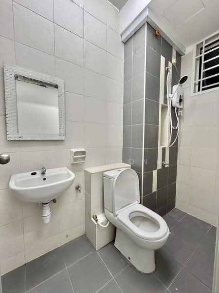 Kediaman Servis untuk Disewa di D'Ambience Residences (Pangsapuri Ikatan Flora) - Jacky Ong - Bathroom - PropertyGuru.com.my
