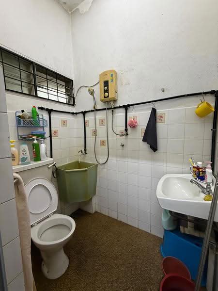 2-storey Terraced House for Sale in Farlim (Ayer Itam) - Li Fang - Bathroom - PropertyGuru.com.my