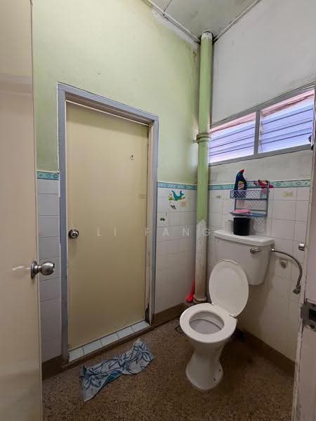 2-storey Terraced House for Sale in Farlim (Ayer Itam) - Li Fang - Bathroom - PropertyGuru.com.my