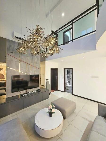 Kediaman Servis untuk Dijual di Molek Regency - Yik Tat - Living Room - PropertyGuru.com.my