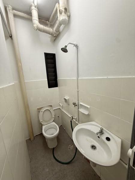 Pangsapuri untuk Disewa di Sri Gotong Apartment - Ray Chong - Bathroom - PropertyGuru.com.my