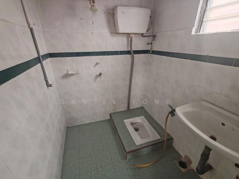 2-storey Terraced House for Sale in Taman Bukit Perdana (Batu Pahat) - Daniel Yong - Bathroom - PropertyGuru.com.my