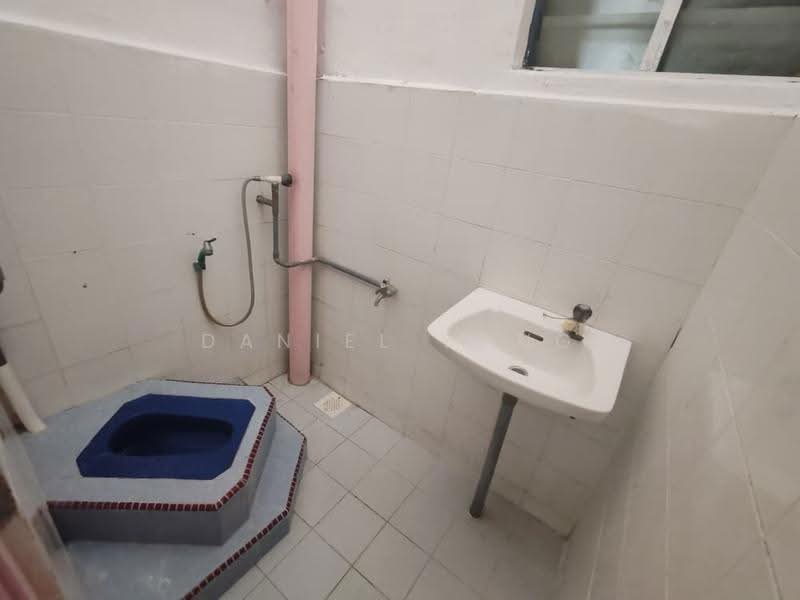 2-storey Terraced House for Sale in Taman Bukit Perdana (Batu Pahat) - Daniel Yong - Bathroom - PropertyGuru.com.my