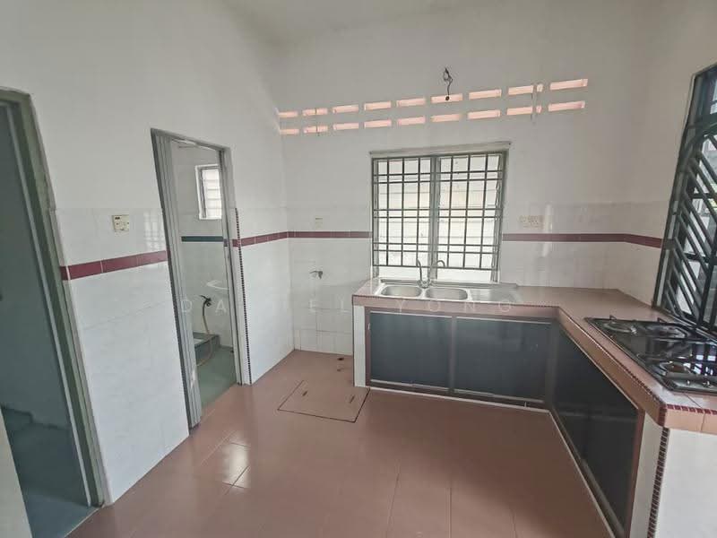 2-storey Terraced House for Sale in Taman Bukit Perdana (Batu Pahat) - Daniel Yong - Kitchen - PropertyGuru.com.my
