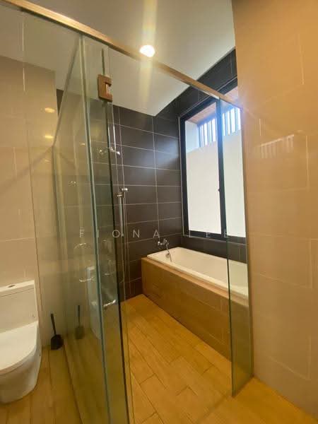 Semi-Detached House for Sale in Eco Sanctuary (Telok Panglima Garang) - Fiona Lee - Bathroom - PropertyGuru.com.my