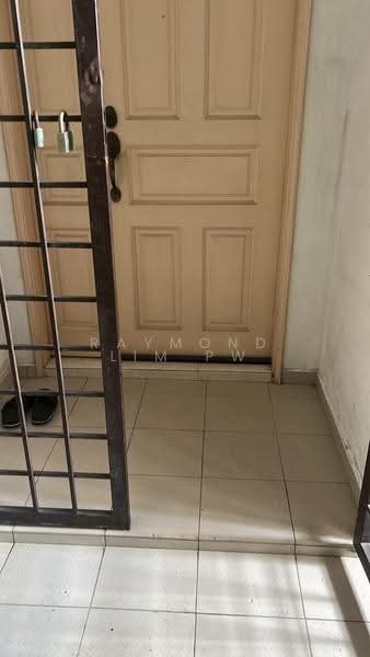 Kondominium untuk Dijual di Cheng Heights - Raymond Lim PW - Entrance - PropertyGuru.com.my