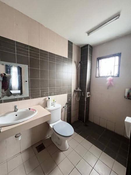 Semi-Detached House for Sale in Bandar Baru Bangi (Selangor) - Zairul Asrah Zulkefli - Bathroom - PropertyGuru.com.my