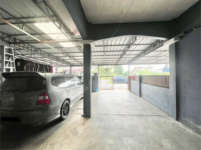1-storey Terraced House for Sale in Meru (Klang) - Rafedah Binti Abdul Aziz - Car Park - PropertyGuru.com.my