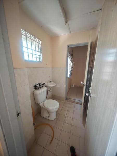 Rumah Teres 2-Tingkat untuk Dijual di Bandar Baru Bangi (Selangor) - Mahirah . - Bathroom - PropertyGuru.com.my