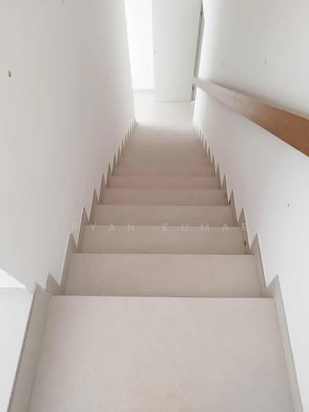 Rumah Teres untuk Dijual di Petaling (Selangor) - Bryan Kumar - Staircase - PropertyGuru.com.my