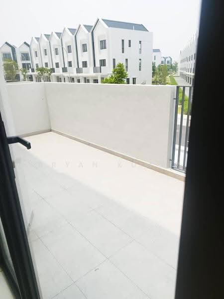 Rumah Teres untuk Dijual di Petaling (Selangor) - Bryan Kumar - Huge Balcony on first floor - PropertyGuru.com.my