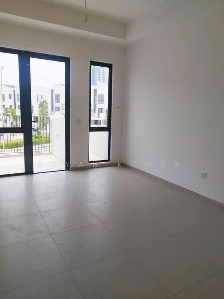 Rumah Teres untuk Dijual di Petaling (Selangor) - Bryan Kumar - Master Bedroom and Balcony Access - PropertyGuru.com.my