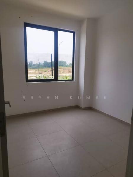 Rumah Teres untuk Dijual di Petaling (Selangor) - Bryan Kumar - Ground Floor Bedroom - PropertyGuru.com.my