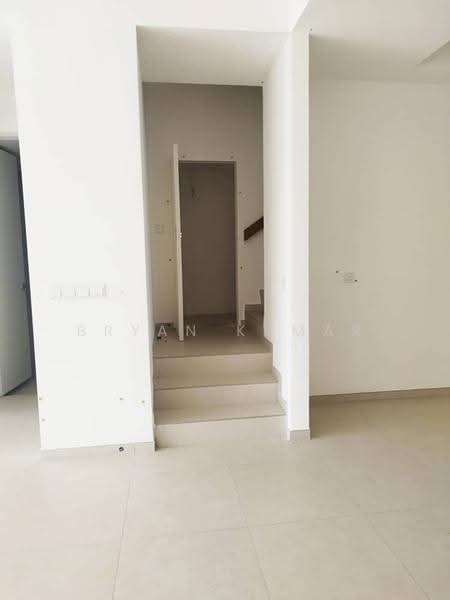 Rumah Teres untuk Dijual di Petaling (Selangor) - Bryan Kumar - Staircase and store room - PropertyGuru.com.my