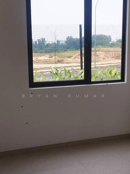 Rumah Teres untuk Dijual di Petaling (Selangor) - Bryan Kumar - Ground Floor Bedroom View - PropertyGuru.com.my