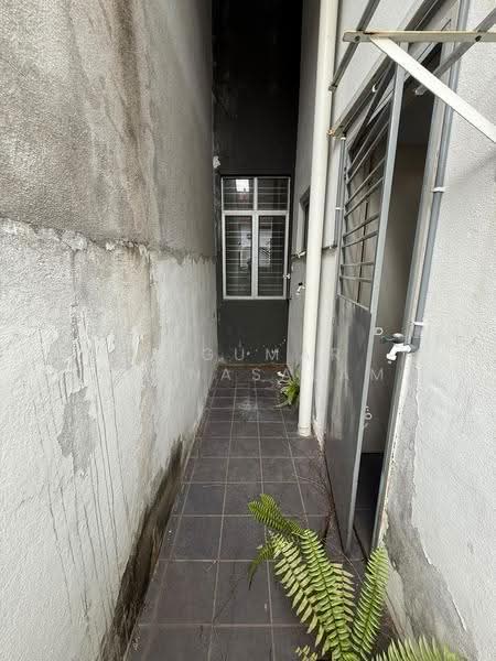 Terraced House for Sale in Bandar Putera 2 (Klang) - Sugumar Arunasalam - Exterior - PropertyGuru.com.my