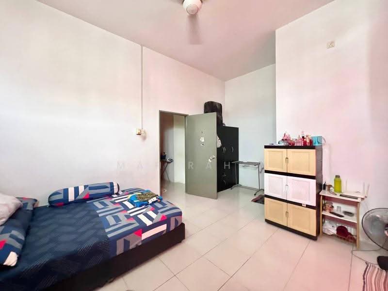 Semi-Detached House for Sale in Bandar Saujana Putra (Tanjong Duabelas) - Mahirah . - Bedroom - PropertyGuru.com.my