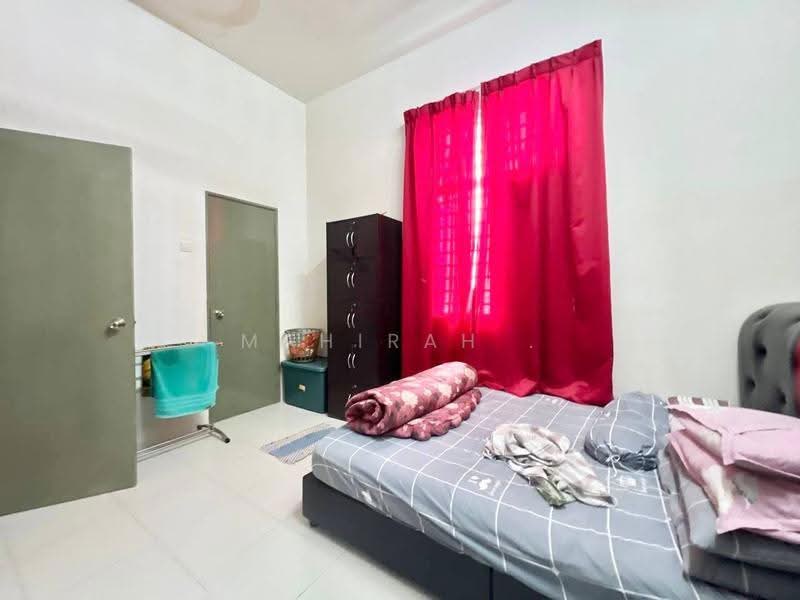 Semi-Detached House for Sale in Bandar Saujana Putra (Tanjong Duabelas) - Mahirah . - Bedroom - PropertyGuru.com.my