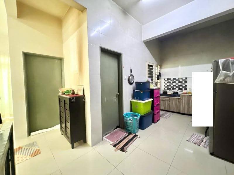 Semi-Detached House for Sale in Bandar Saujana Putra (Tanjong Duabelas) - Mahirah . - Kitchen - PropertyGuru.com.my