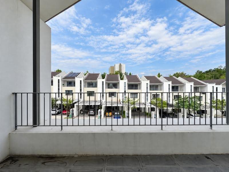 3-storey Terraced House for Sale in Tamansari (Rawang) - Wong Wen Heng - Exterior - PropertyGuru.com.my