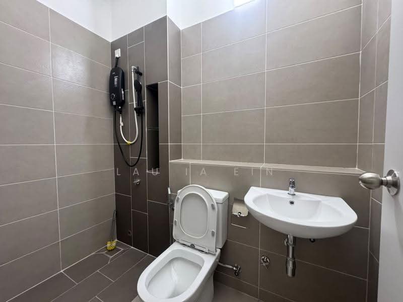 2-storey Terraced House for Rent in Rawang (Selangor) - Lau Ia Ein - Bathroom - PropertyGuru.com.my
