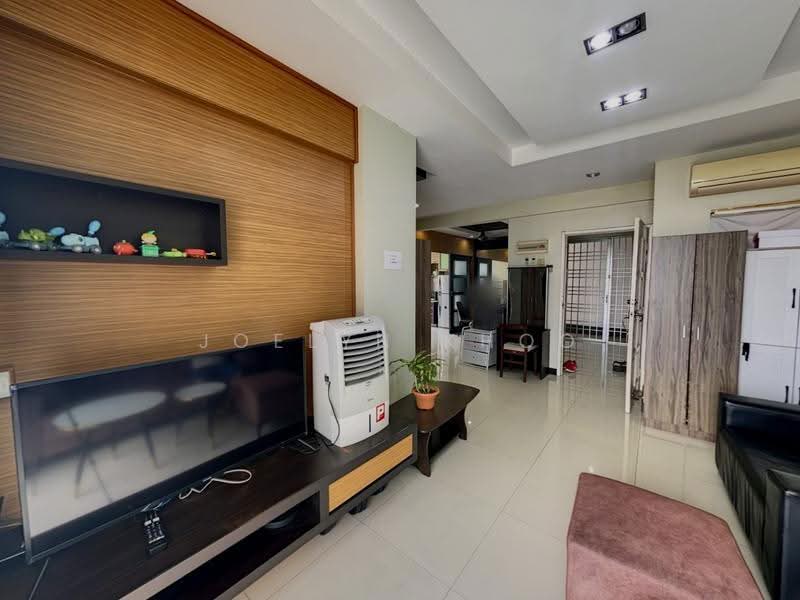 Kondominium untuk Dijual di Putra Place Condominium - Joelyn Khoo - Living Room - PropertyGuru.com.my