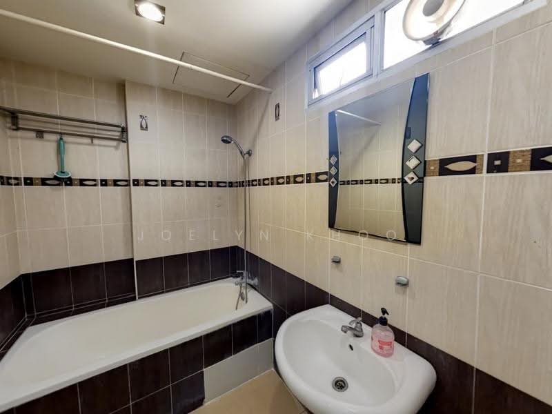 Kondominium untuk Dijual di Putra Place Condominium - Joelyn Khoo - Bathroom - PropertyGuru.com.my