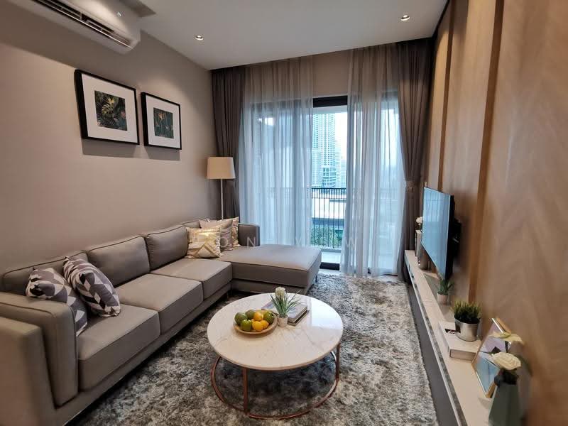 Kediaman Servis untuk Dijual di The Goodwood Residence - Ron Yew - Living Room - PropertyGuru.com.my