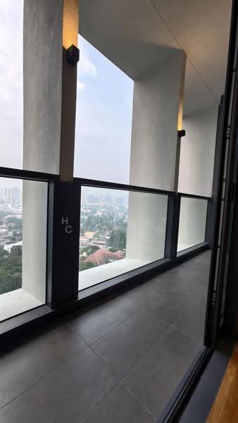 Kediaman Servis untuk Dijual di The Conlay - Holiday Choong - Balcony - PropertyGuru.com.my