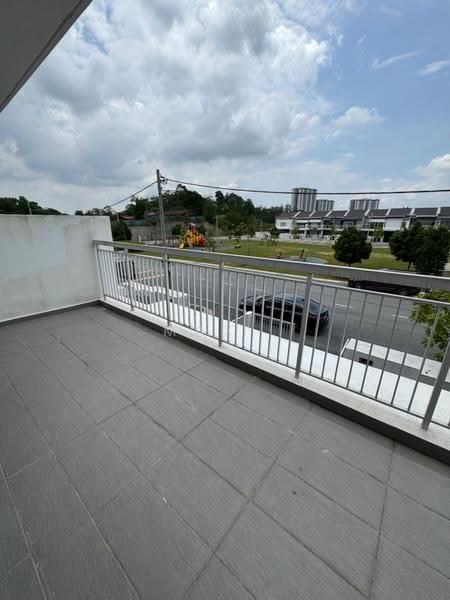 2-storey Terraced House for Rent in Bukit Rahman Putra (Sungai Buloh) - Max . - Balcony - PropertyGuru.com.my