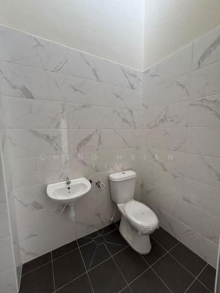 1-storey Terraced House for Sale in Rumah Tere Setingkat di Parit Buntar,Perak (Parit Buntar) - Ching Hsian Lim - Bathroom - PropertyGuru.com.my