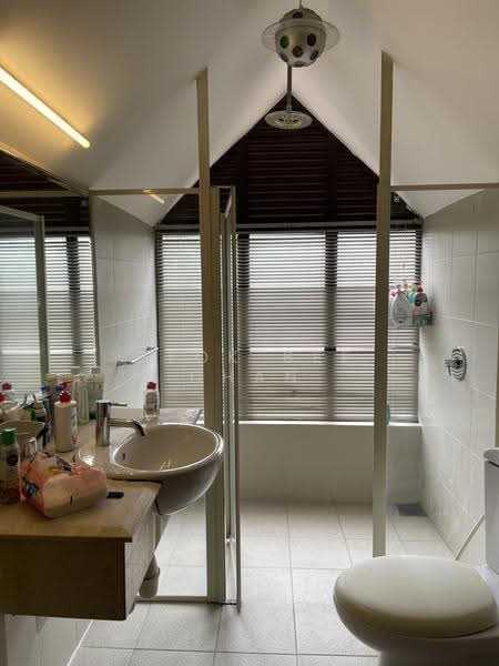 Rumah Berkembar untuk Dijual di Sri Hartamas (Kuala Lumpur) - Geok Bee Chan - Bathroom - PropertyGuru.com.my