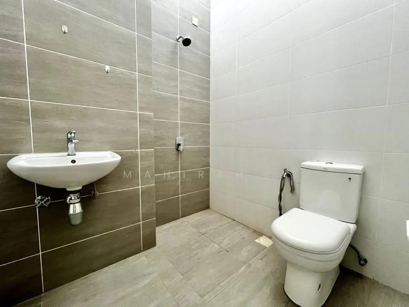 Rumah Kluster untuk Dijual di Eco Majestic (Semenyih) - Mahirah . - Bathroom - PropertyGuru.com.my