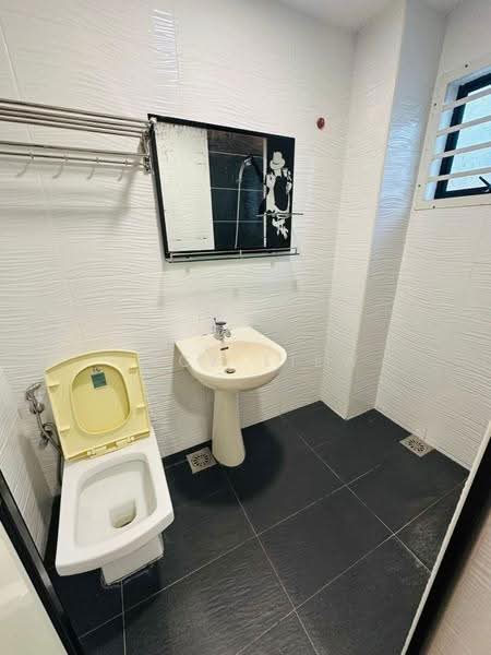 2-storey Terraced House for Rent in Taman Pelangi (Johor Bahru) - Jack Liew - Bathroom - PropertyGuru.com.my