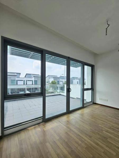 Rumah Berkembar untuk Dijual di Taman Molek (Johor Bahru) - Nico Chong - Balcony - PropertyGuru.com.my