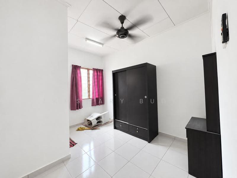 Rumah Teres 2-Tingkat untuk Dijual di Seri Kembangan (Selangor) - Zamshary Budin - Bedroom - PropertyGuru.com.my
