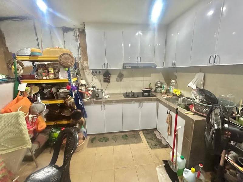 2.5-storey Terraced House for Sale in Batu Caves (Selangor) - Ashraff Daniel - Kitchen - PropertyGuru.com.my
