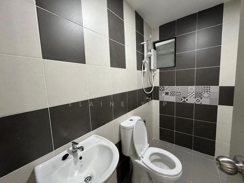 Kediaman Servis untuk Disewa di Residensi Emas - Elaine Yap - Bathroom - PropertyGuru.com.my