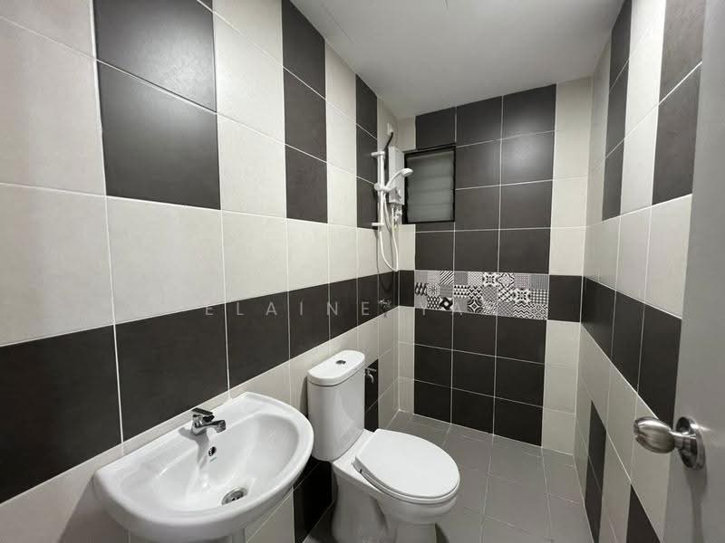 Kediaman Servis untuk Disewa di Residensi Emas - Elaine Yap - Bathroom - PropertyGuru.com.my