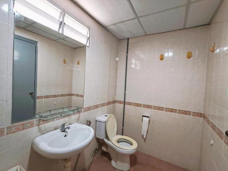 Condominium for Rent at Putra Place Condominium - Jerry So - Bathroom - PropertyGuru.com.my