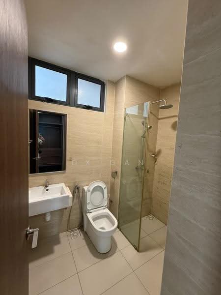 Kediaman Servis untuk Disewa di Crescent Bay Suites (Teluk Bayu) - DX GAN - Bathroom - PropertyGuru.com.my