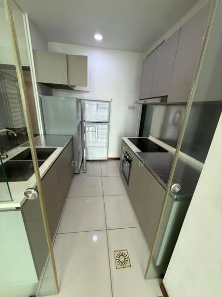 Kediaman Servis untuk Disewa di Crescent Bay Suites (Teluk Bayu) - DX GAN - Kitchen - PropertyGuru.com.my
