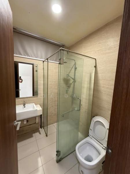 Kediaman Servis untuk Disewa di Crescent Bay Suites (Teluk Bayu) - DX GAN - Bathroom - PropertyGuru.com.my