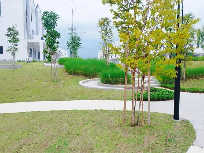 Rumah Teres 1.5-Tingkat untuk Disewa di Petaling (Selangor) - Bryan Kumar - Beautiful landscaped garden - PropertyGuru.com.my