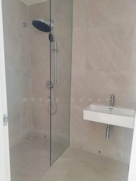 Rumah Teres 1.5-Tingkat untuk Disewa di Petaling (Selangor) - Bryan Kumar - En suite bathroom - PropertyGuru.com.my