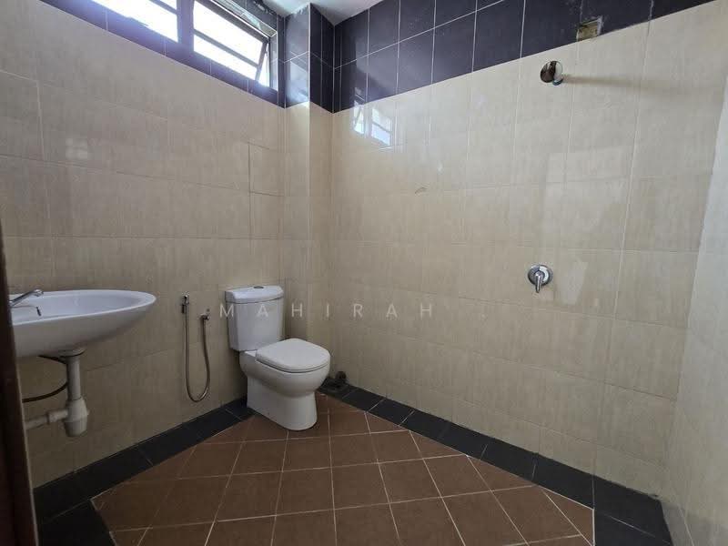 Bungalow House untuk Dijual di Taman Astana Indah (Bangi) - Mahirah . - Bathroom - PropertyGuru.com.my