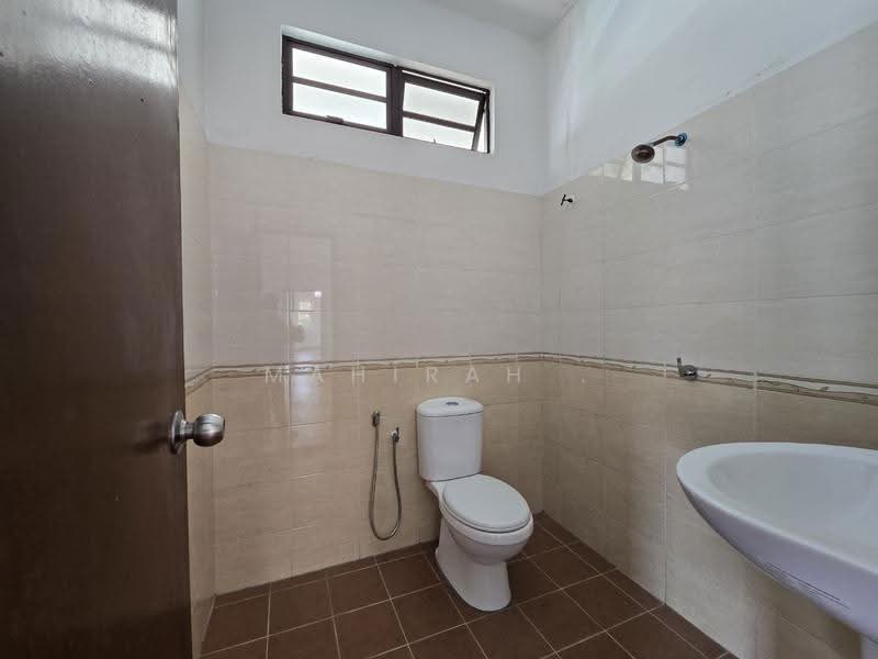 Bungalow House untuk Dijual di Taman Astana Indah (Bangi) - Mahirah . - Bathroom - PropertyGuru.com.my