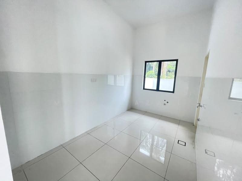 Semi-Detached House for Sale in Kajang (Selangor) - Mohd Ghazali - Kitchen - PropertyGuru.com.my